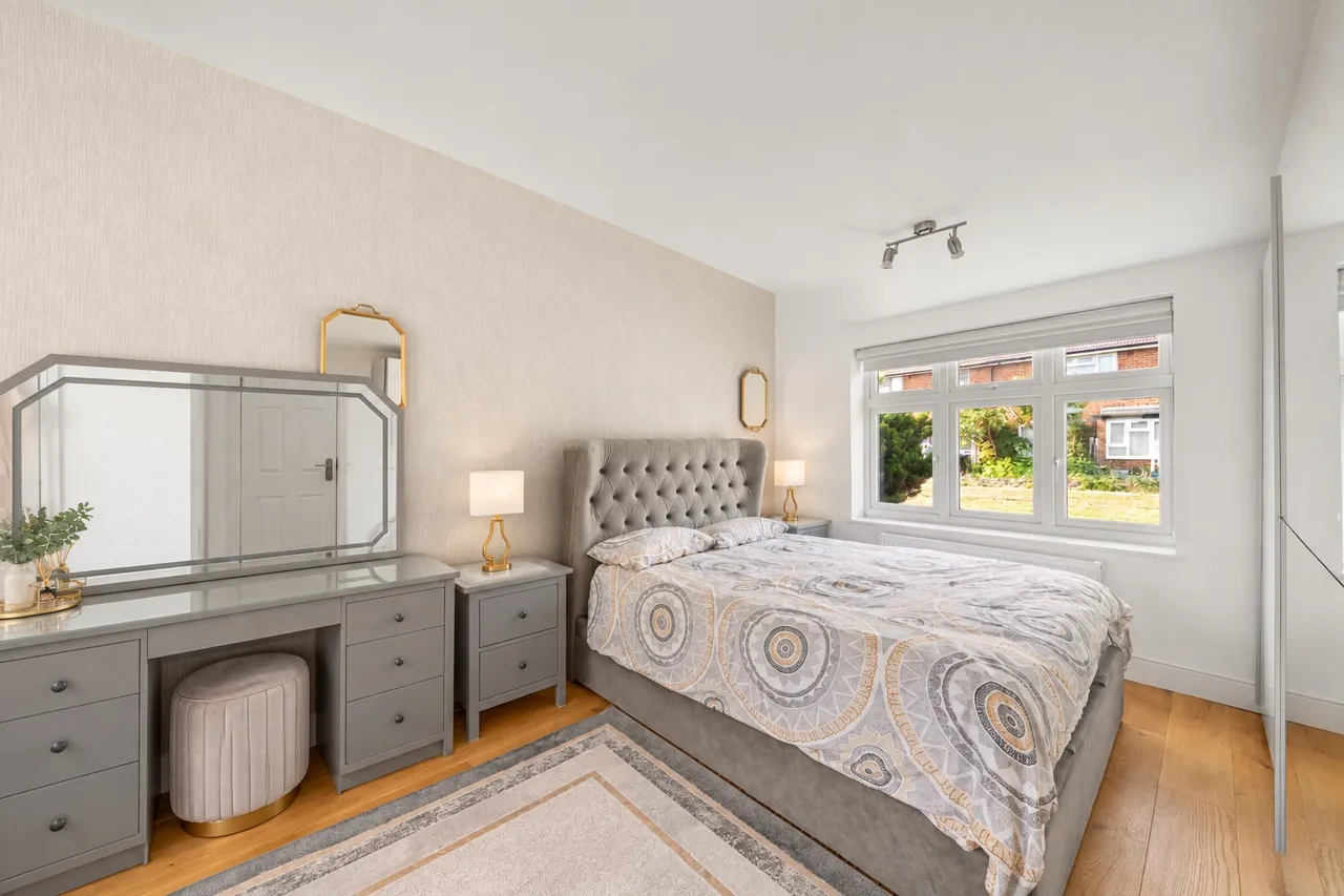 Newbury Close, Northolt, UB5, photo 5