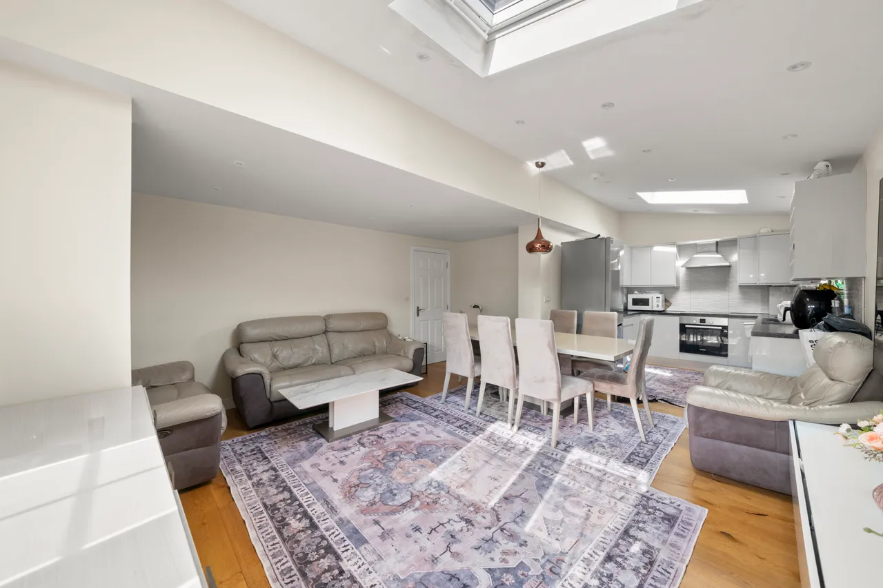 Newbury Close, Northolt, UB5, photo 3