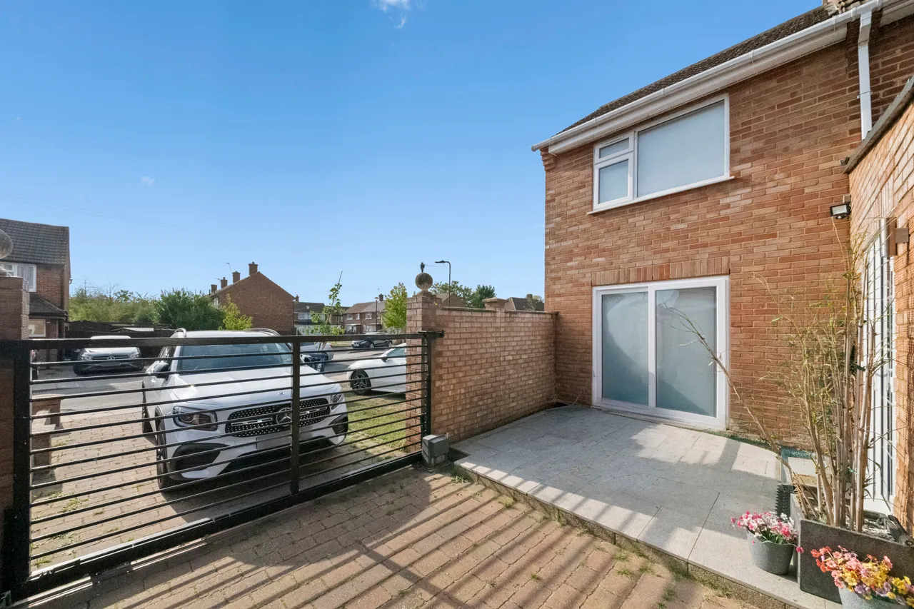 Newbury Close, Northolt, UB5, photo 9
