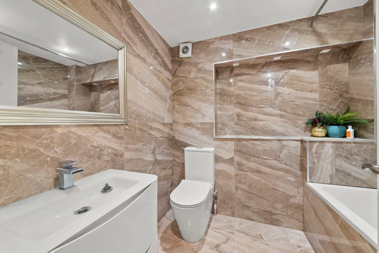 Newbury Close, Northolt, UB5, photo 8