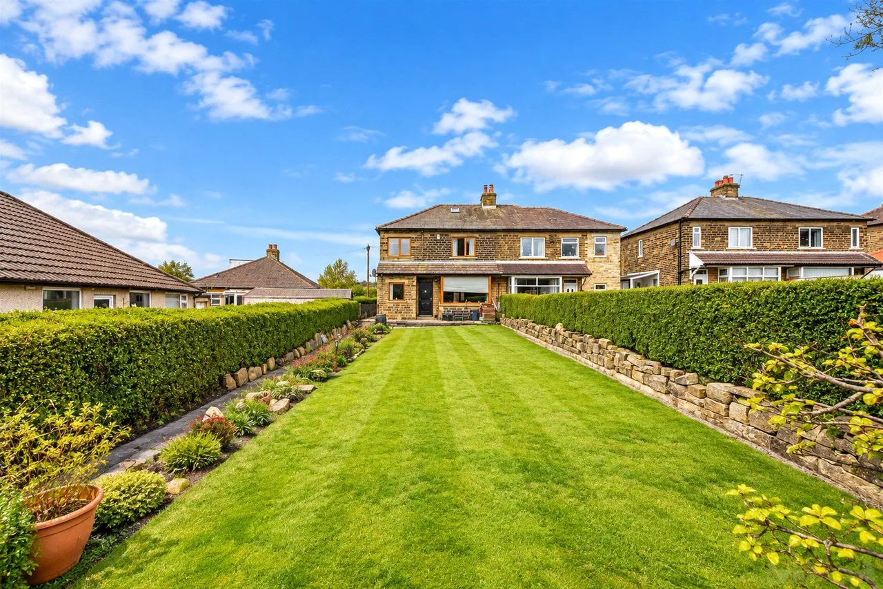 3 bed house for sale, Moorlands Drive, Halifax, HX3