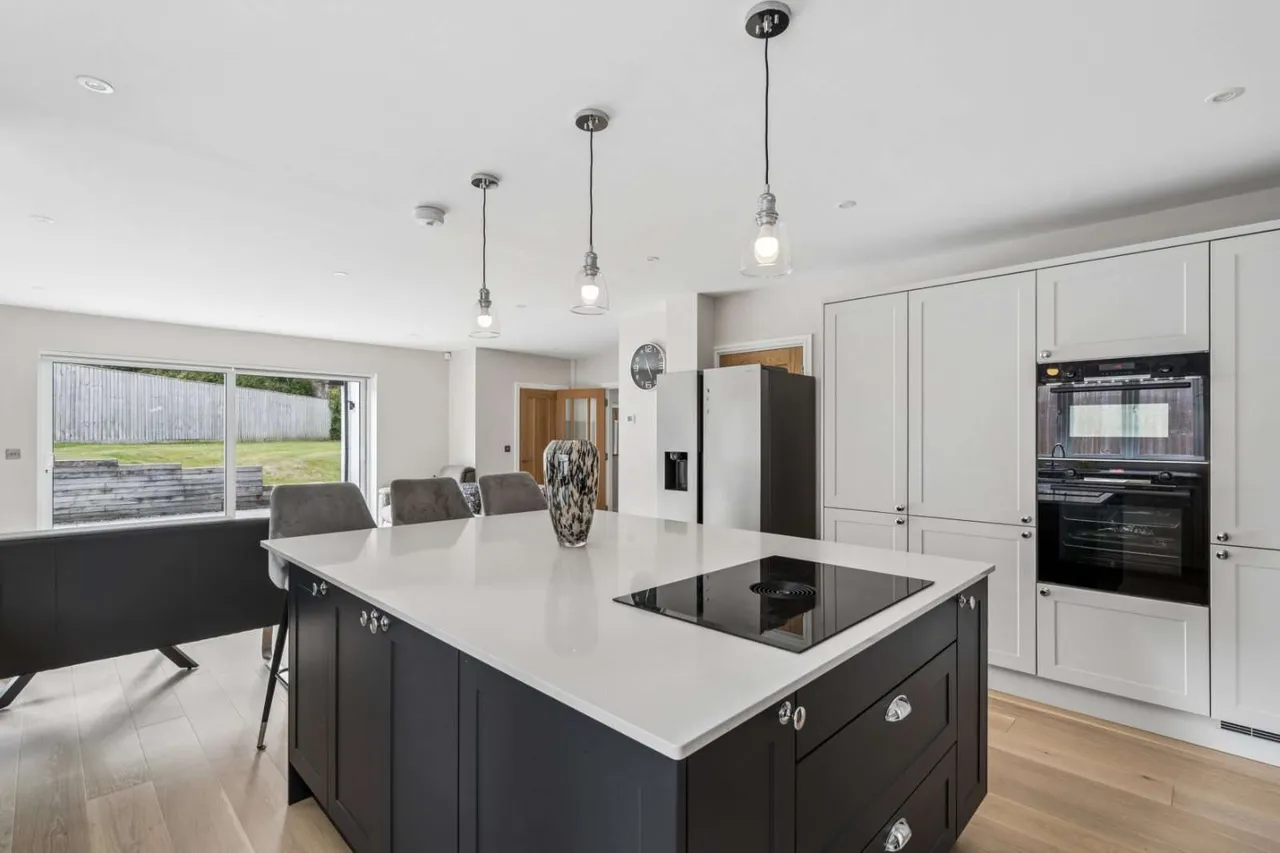 Clifton Road, Amersham, Buckinghamshire, HP6 5PN, photo 2