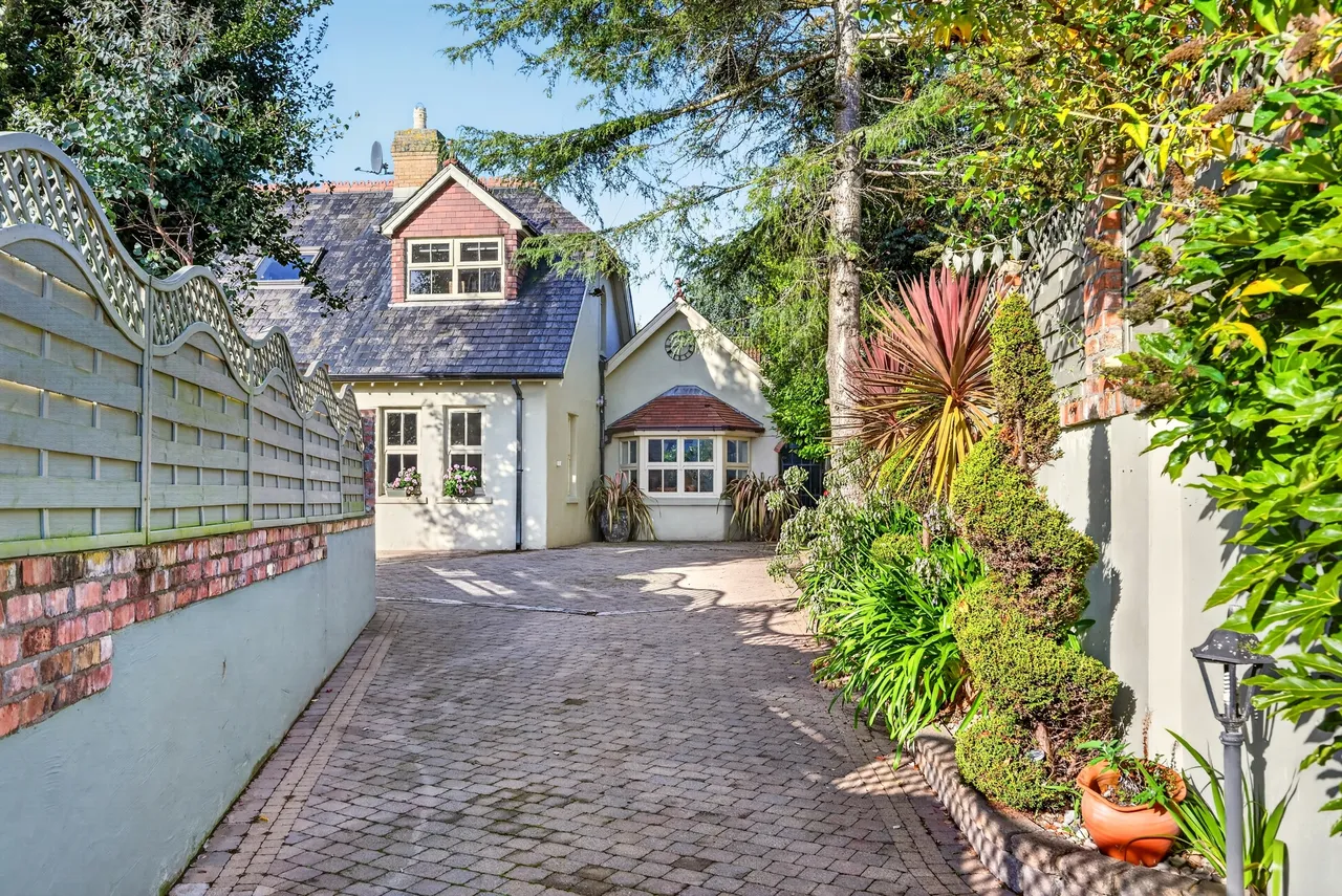 Shandon Drive, photo 2