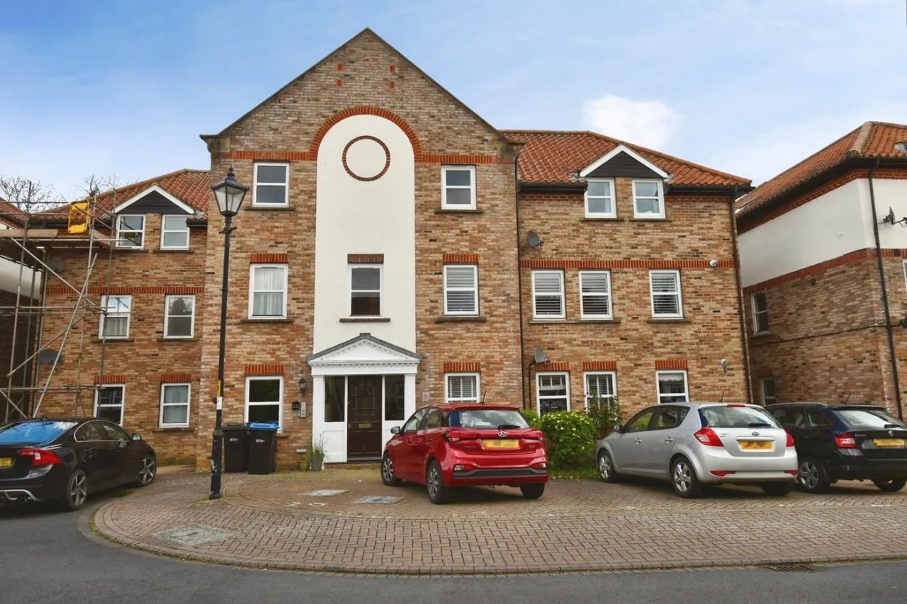 2 bed flat for sale — Waterside, Ripon