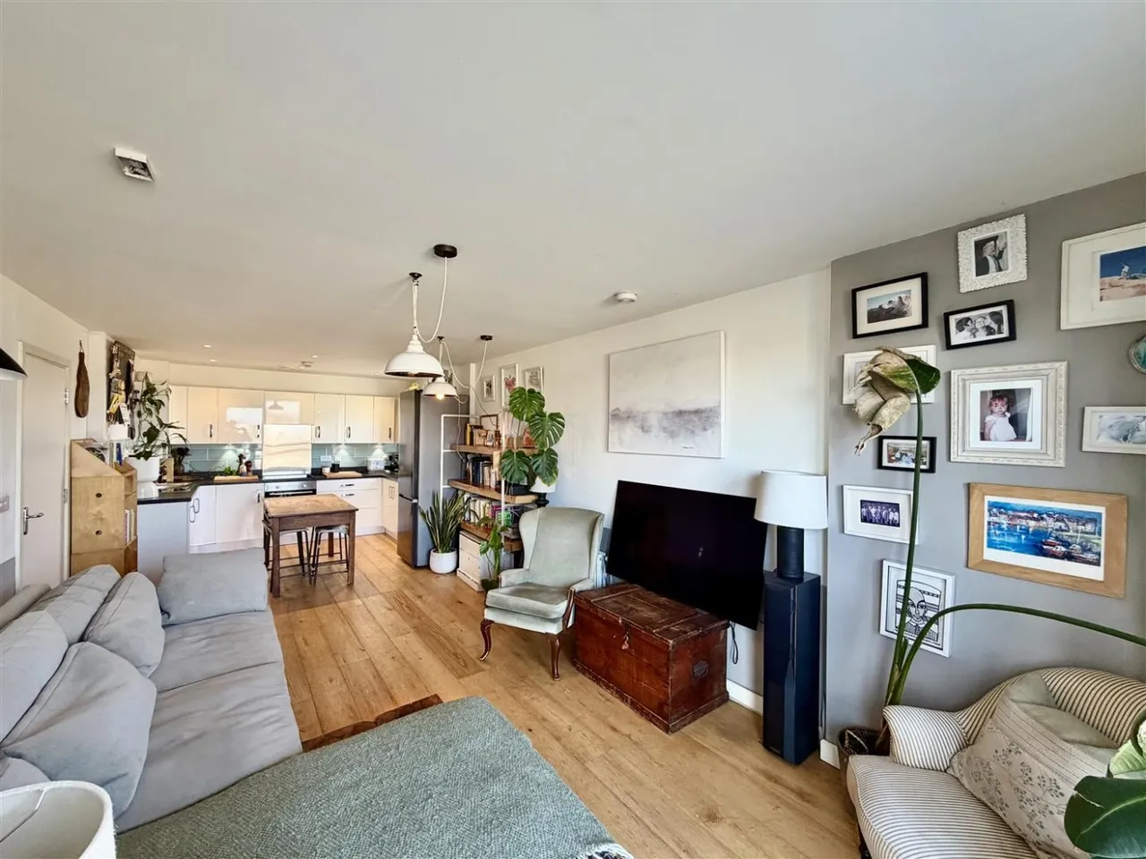 bed Apartment For SaleSalisbury Road, Southall, UB2, photo 3