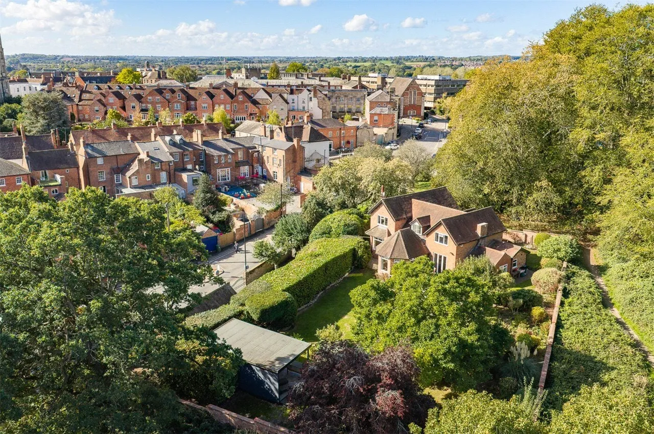 4 bed house for sale, Priory Road, Warwick, CV34