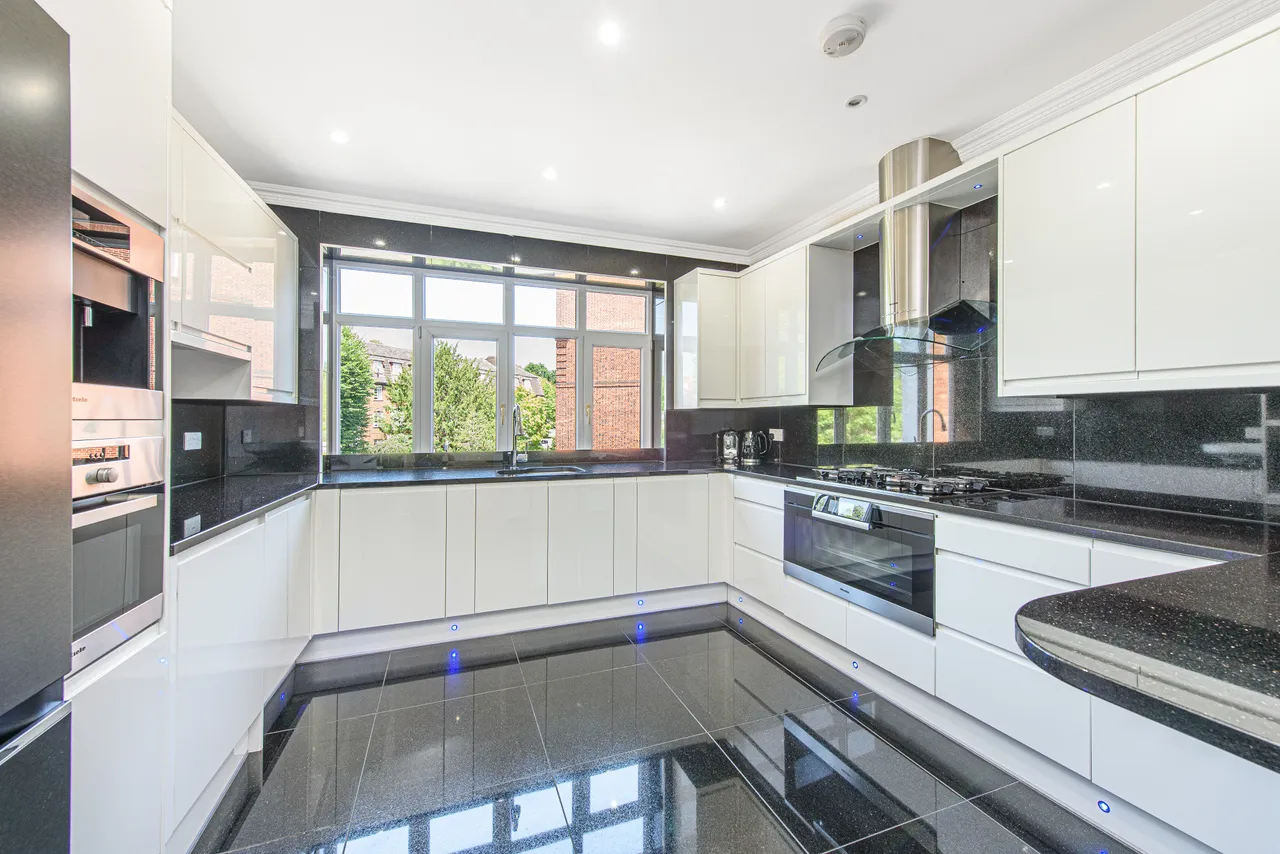 London, NW3, photo 11
