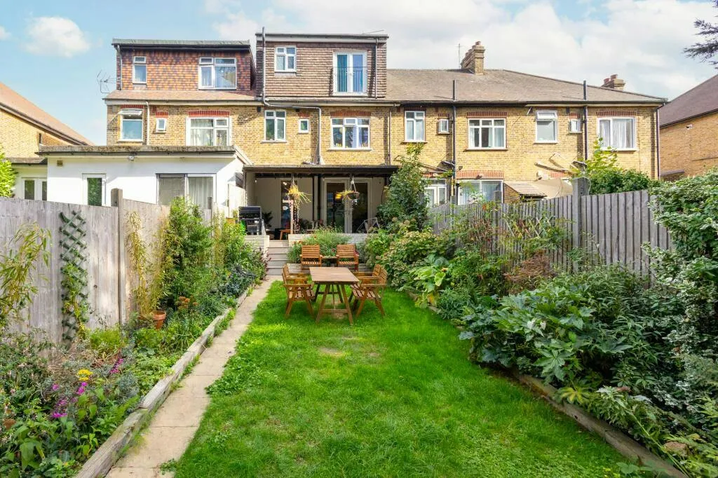 Hale End Road, London, E17, photo 2