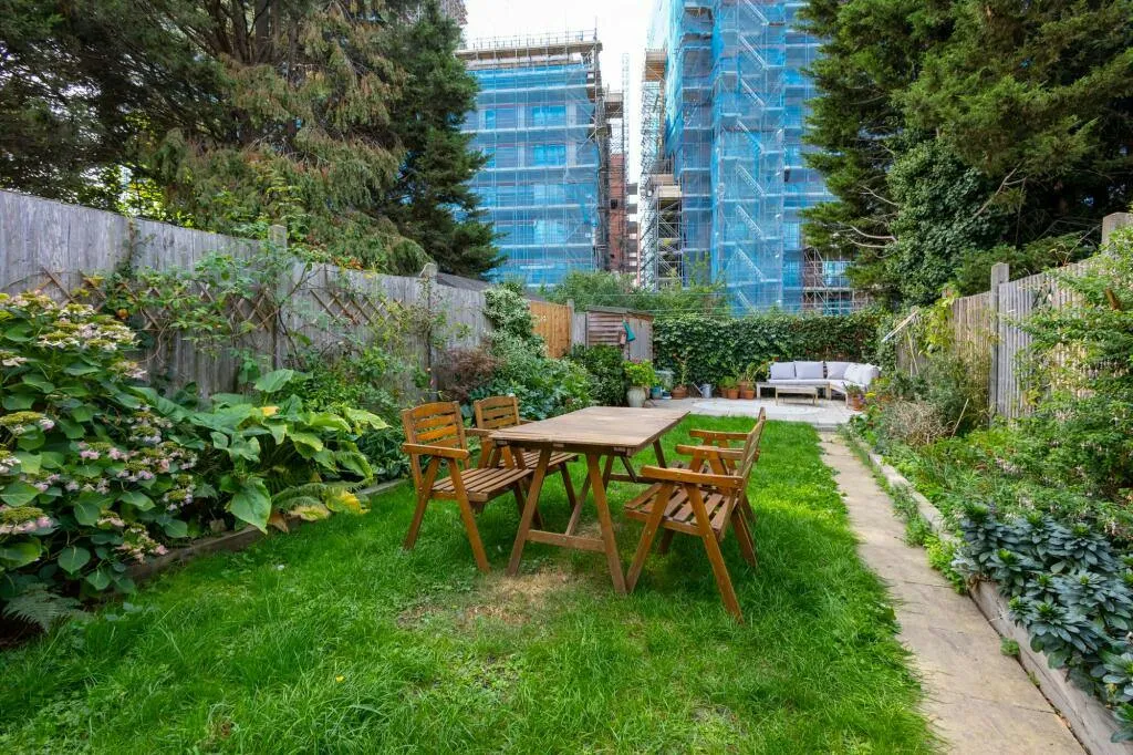 Hale End Road, London, E17, photo 17
