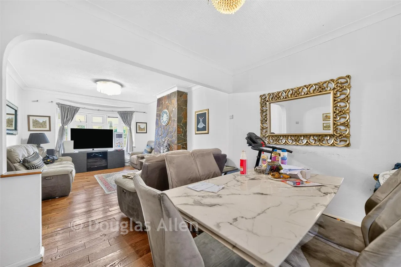 Forest Road, Ilford, IG6, photo 2