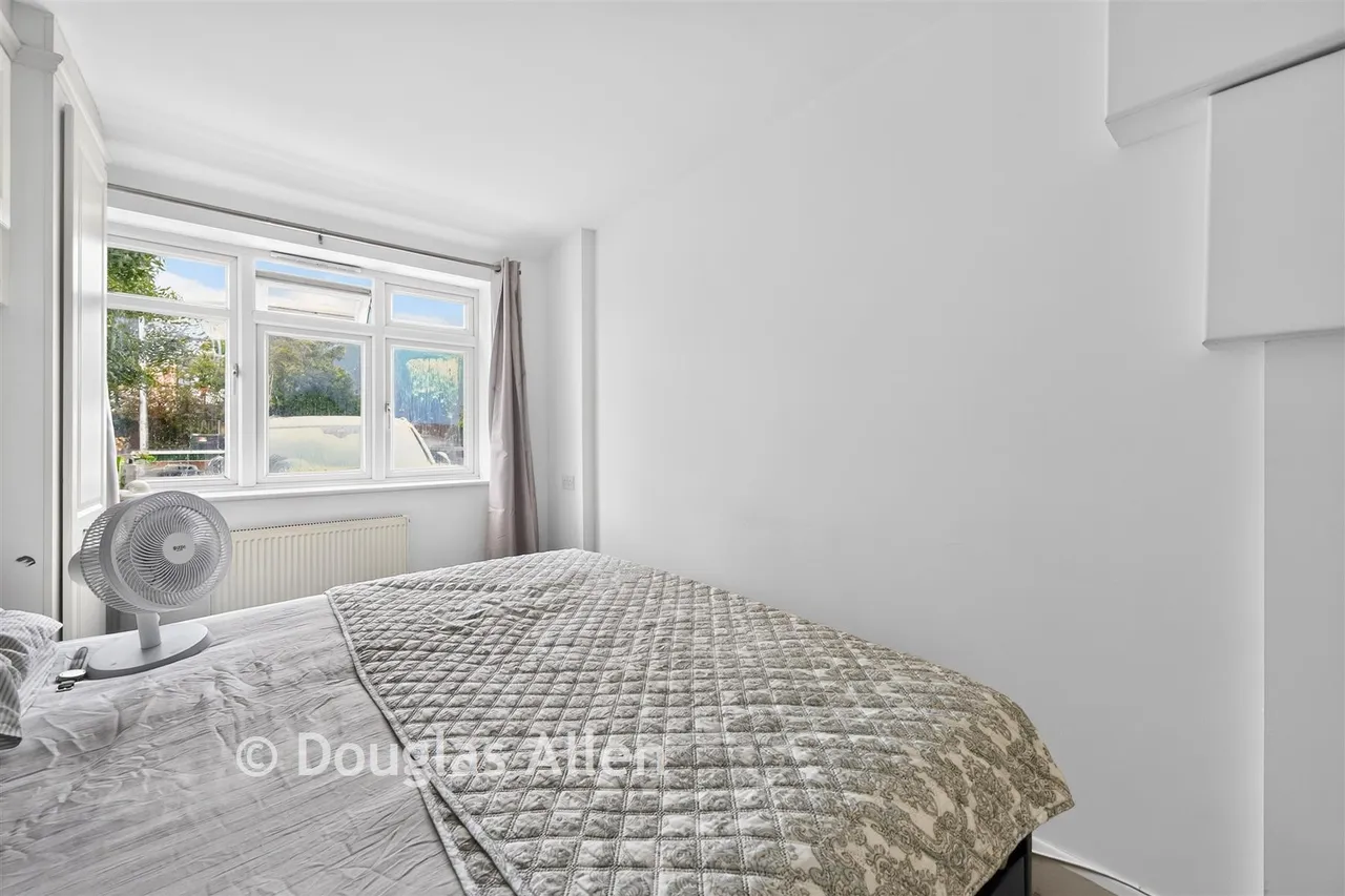 Forest Road, Ilford, IG6, photo 4