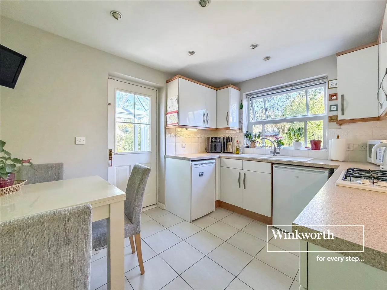 Casterbridge Road, Ferndown, BH22, photo 2