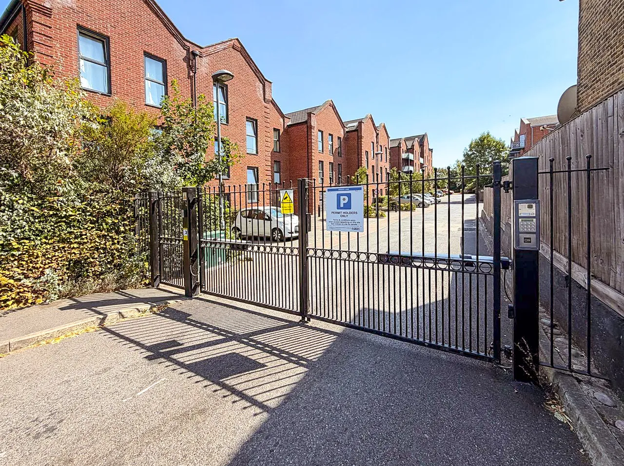 2 bed flat to rent, Otter Way, West Drayton, UB7