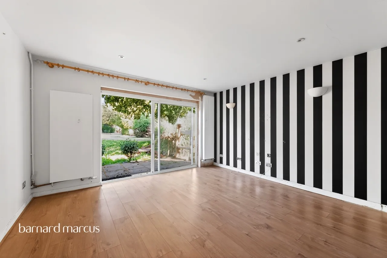 Castle Way, Feltham, TW13, photo 2