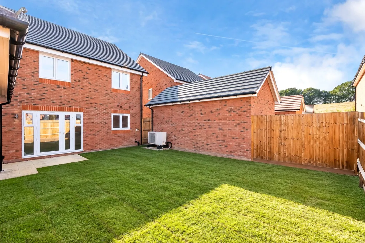 Pyrcroft Road, Chertsey, KT16, photo 4