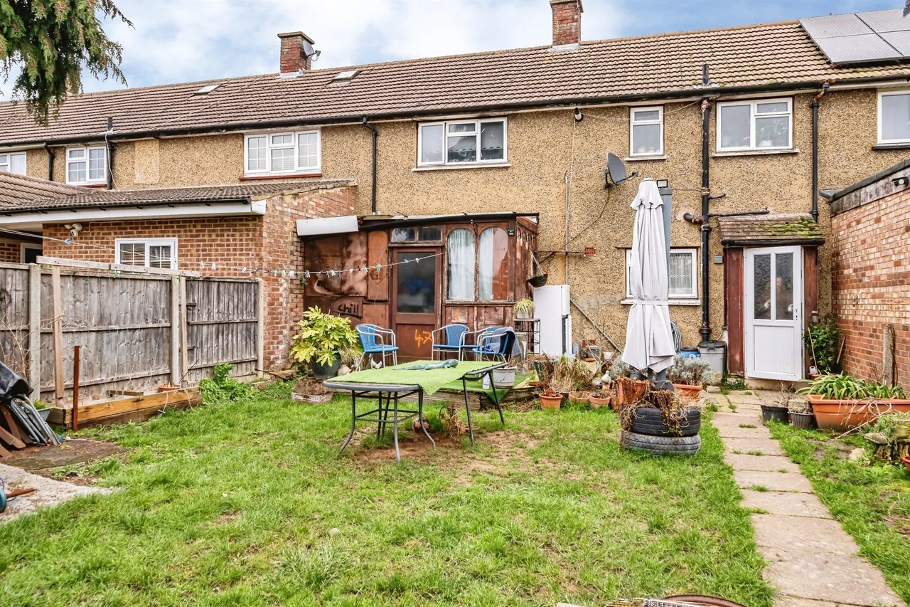 The Cherries, Slough, photo 5