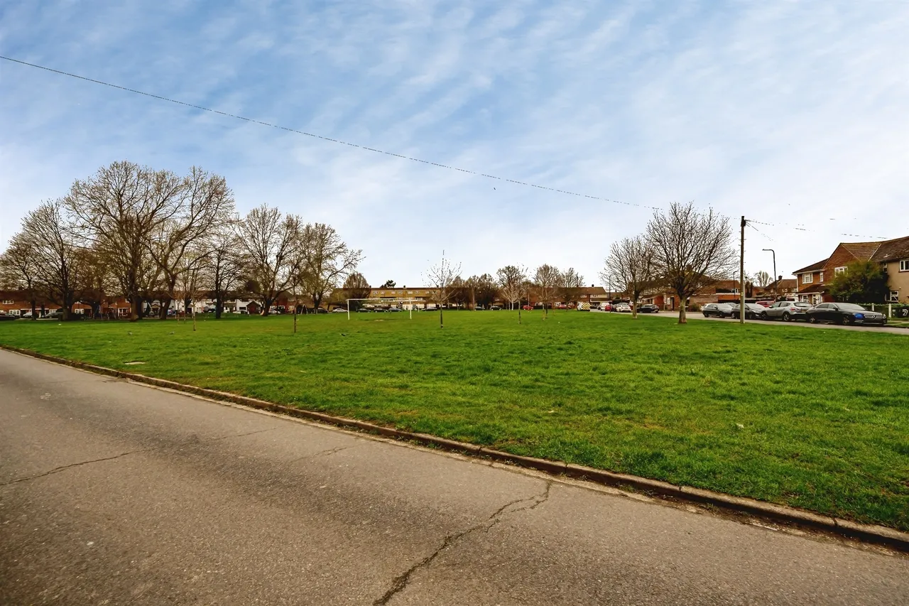 The Cherries, Slough, photo 6