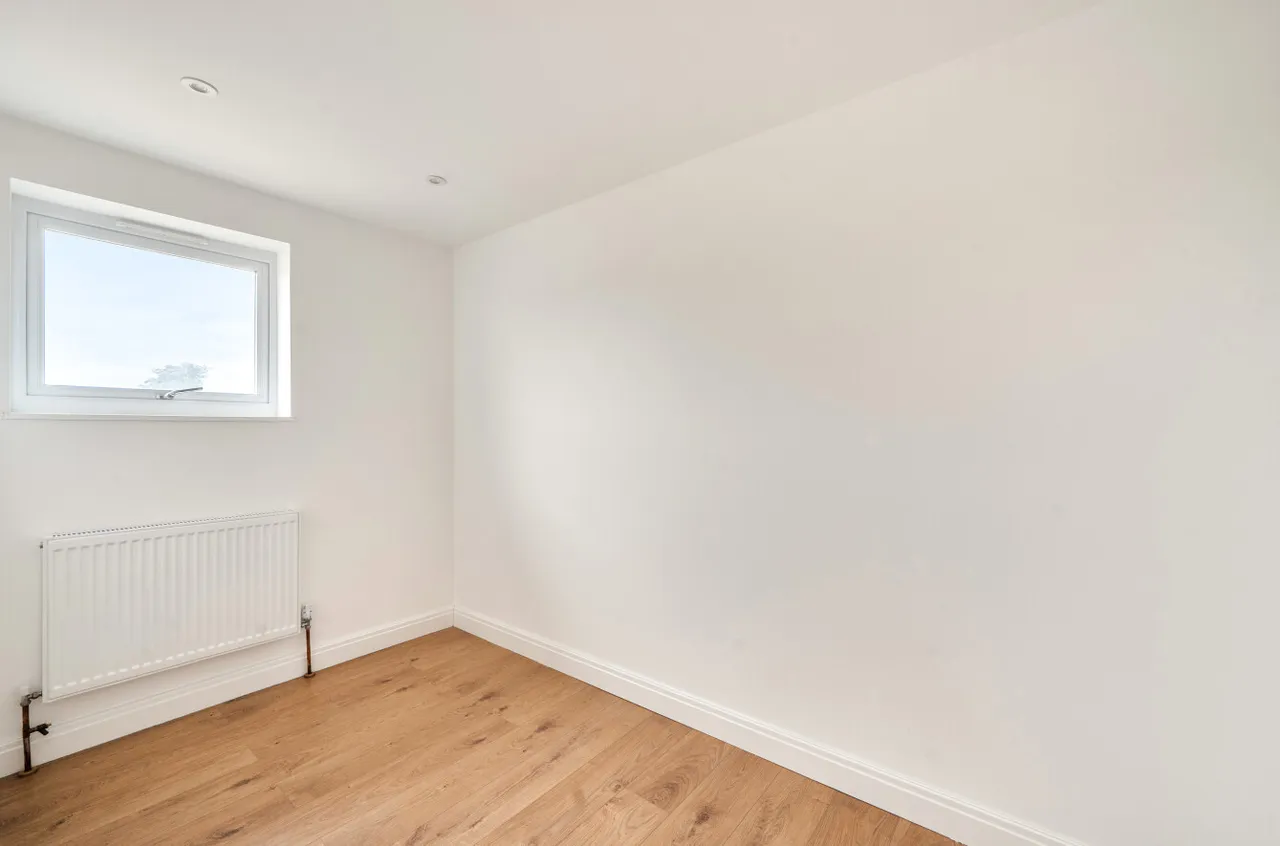 St Johns Drive, Walton On Thames, KT12, photo 13