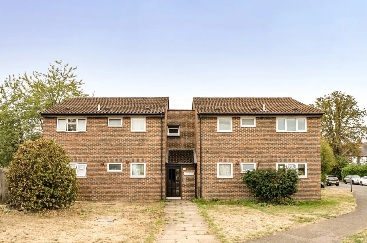 St Johns Drive, Walton On Thames, KT12, photo 23