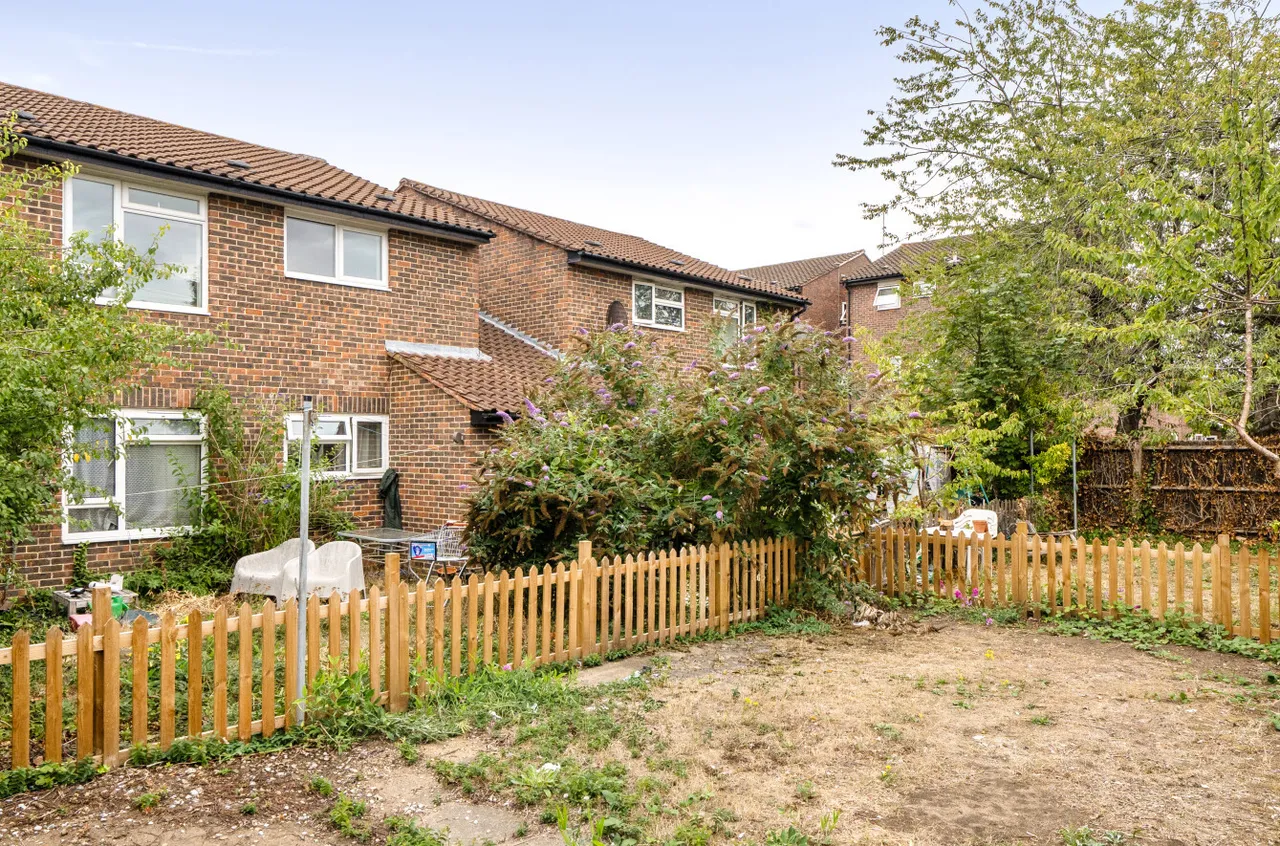 St Johns Drive, Walton On Thames, KT12, photo 19