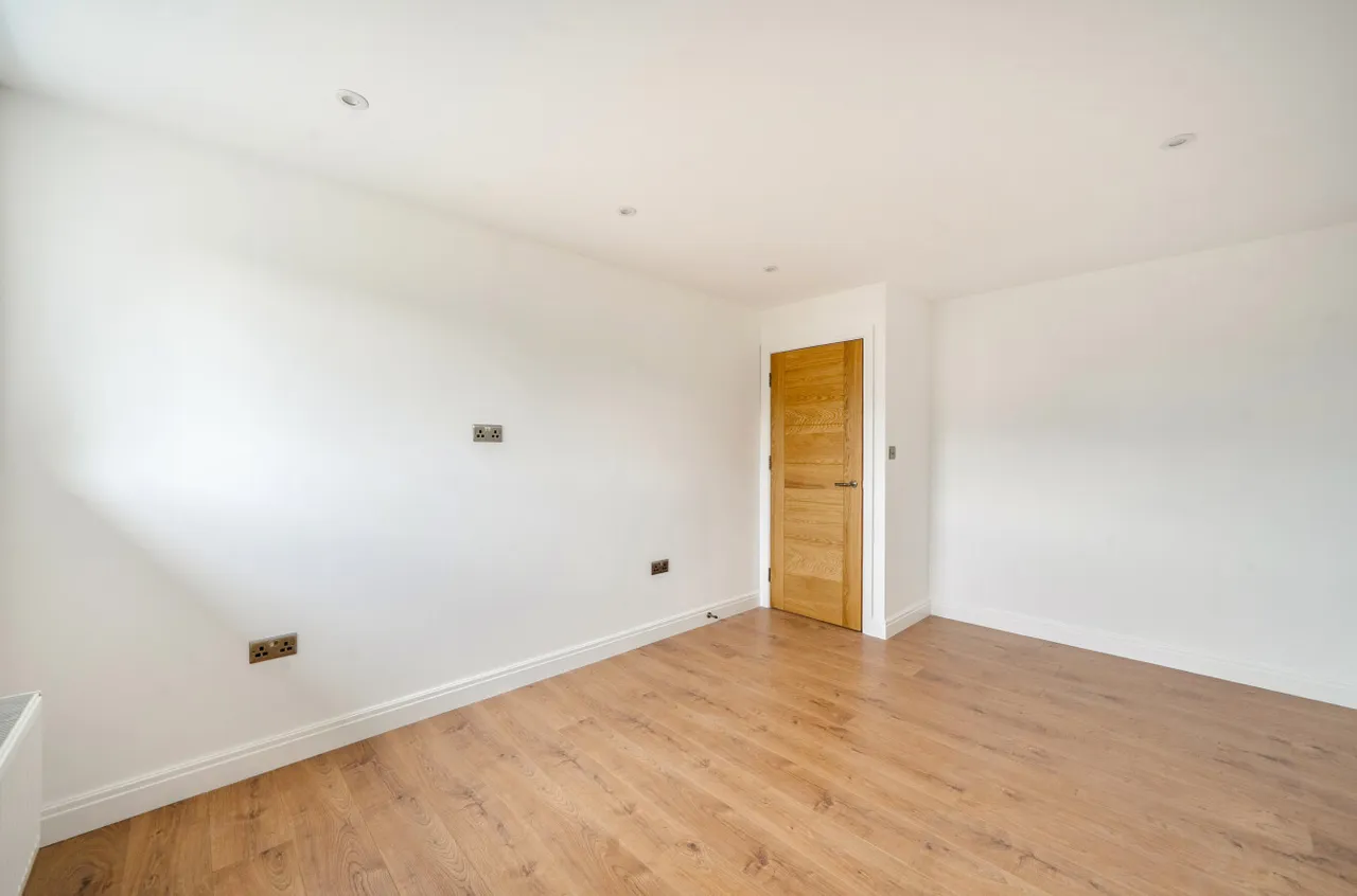 St Johns Drive, Walton On Thames, KT12, photo 4