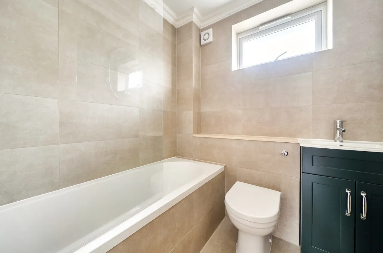 St Johns Drive, Walton On Thames, KT12, photo 17