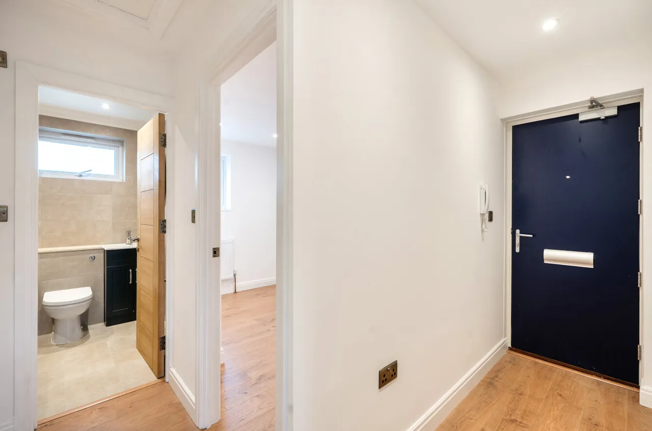 St Johns Drive, Walton On Thames, KT12, photo 18