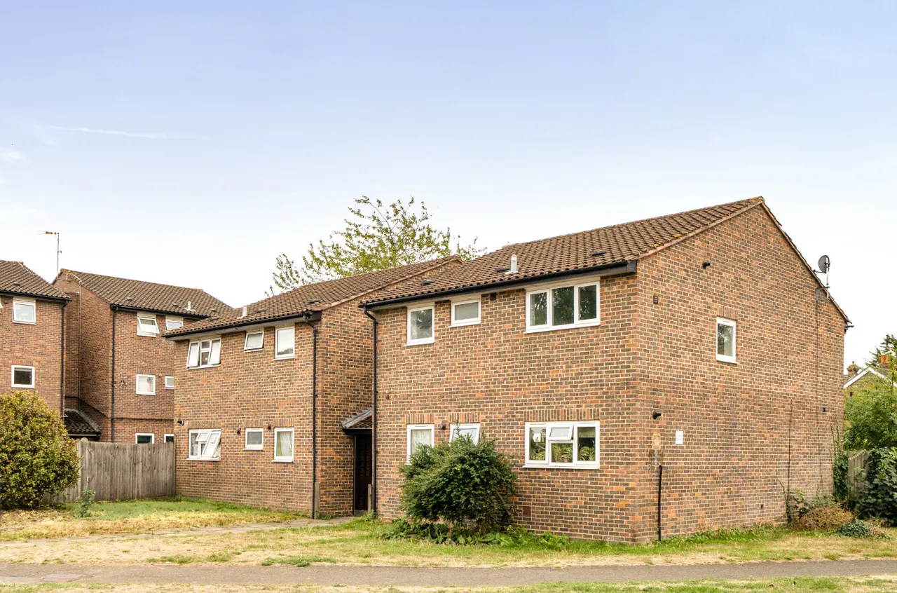 St Johns Drive, Walton On Thames, KT12, photo 22