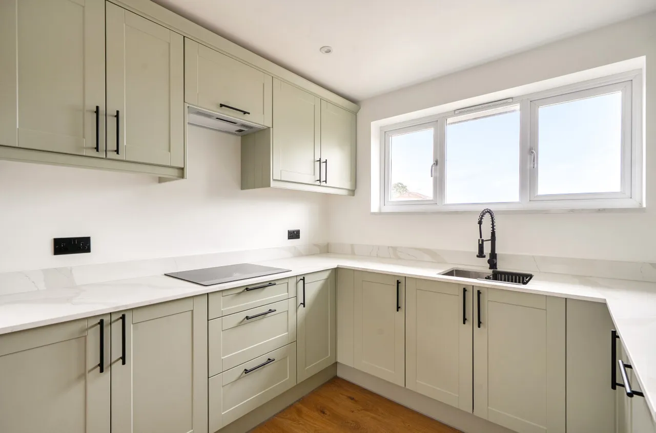 St Johns Drive, Walton On Thames, KT12, photo 11