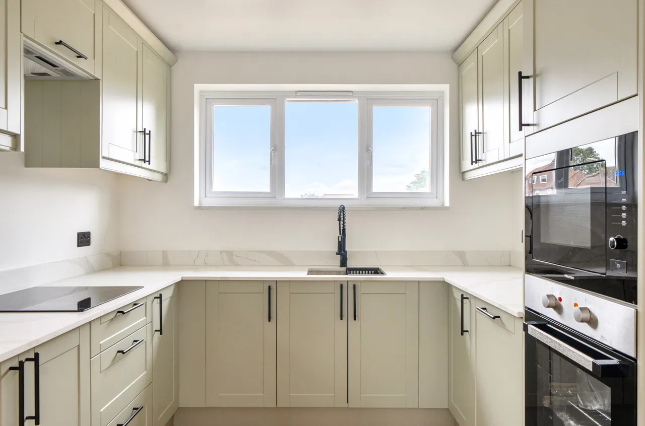 St Johns Drive, Walton On Thames, KT12, photo 12