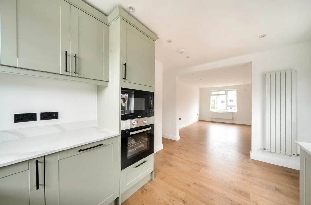 St Johns Drive, Walton On Thames, KT12, photo 14
