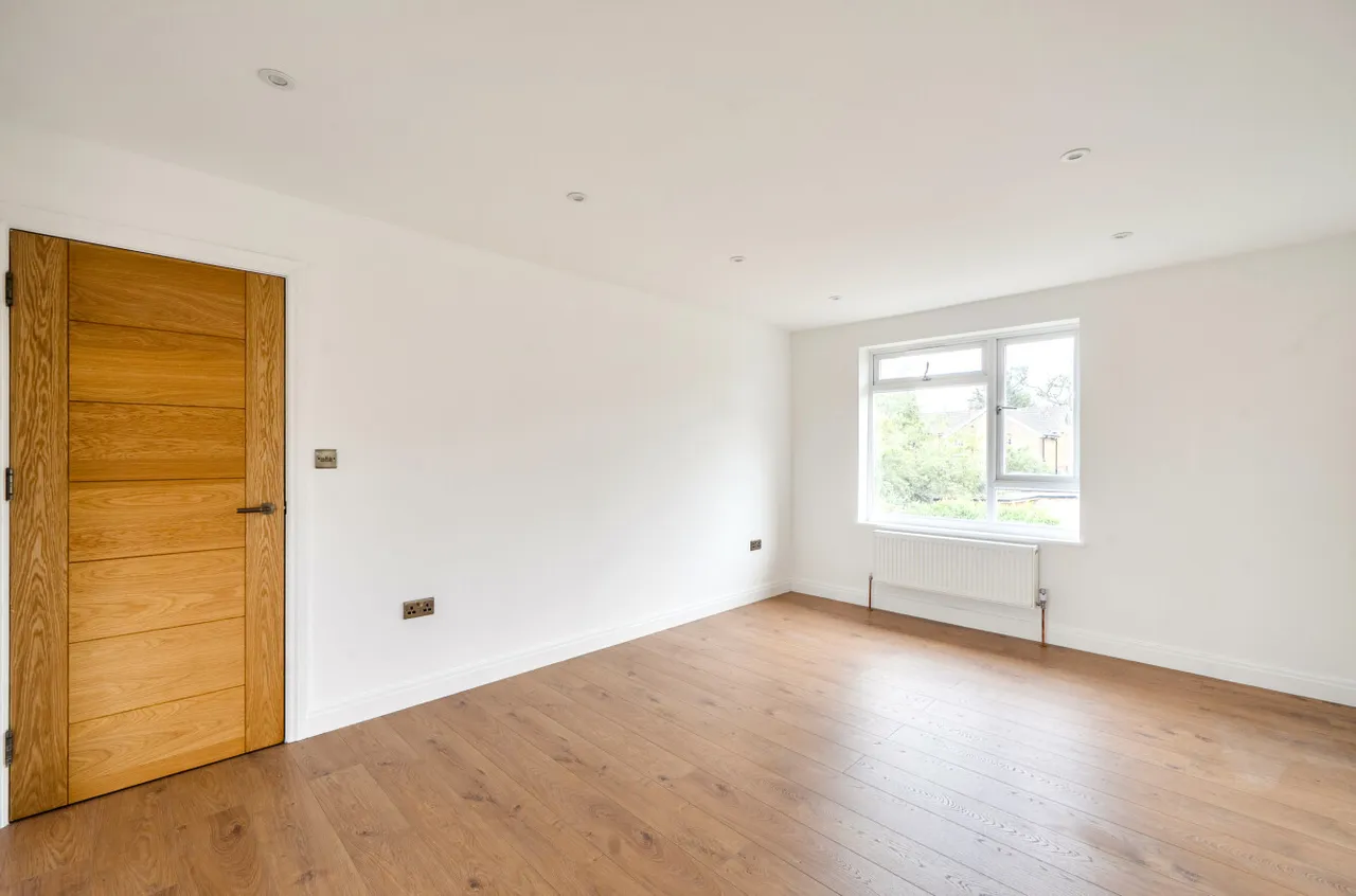 St Johns Drive, Walton On Thames, KT12, photo 9