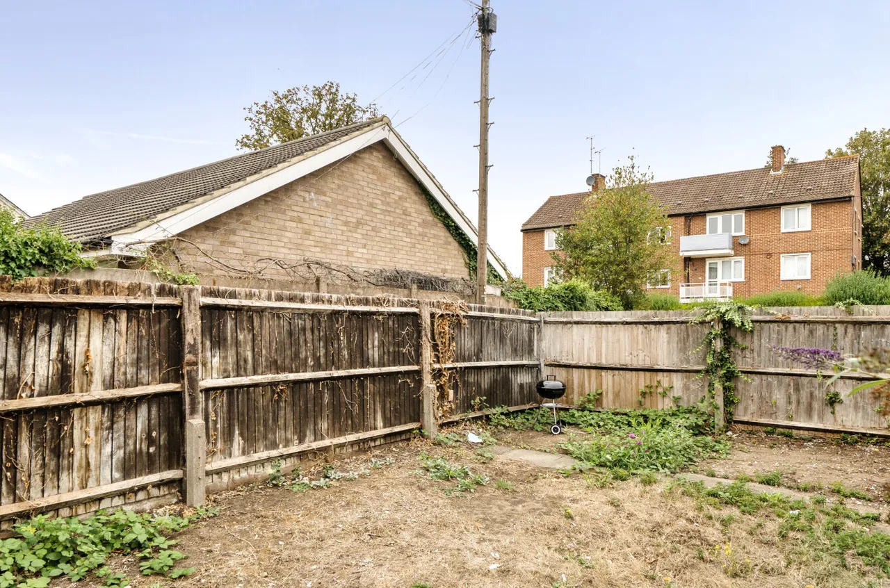 St Johns Drive, Walton On Thames, KT12, photo 8
