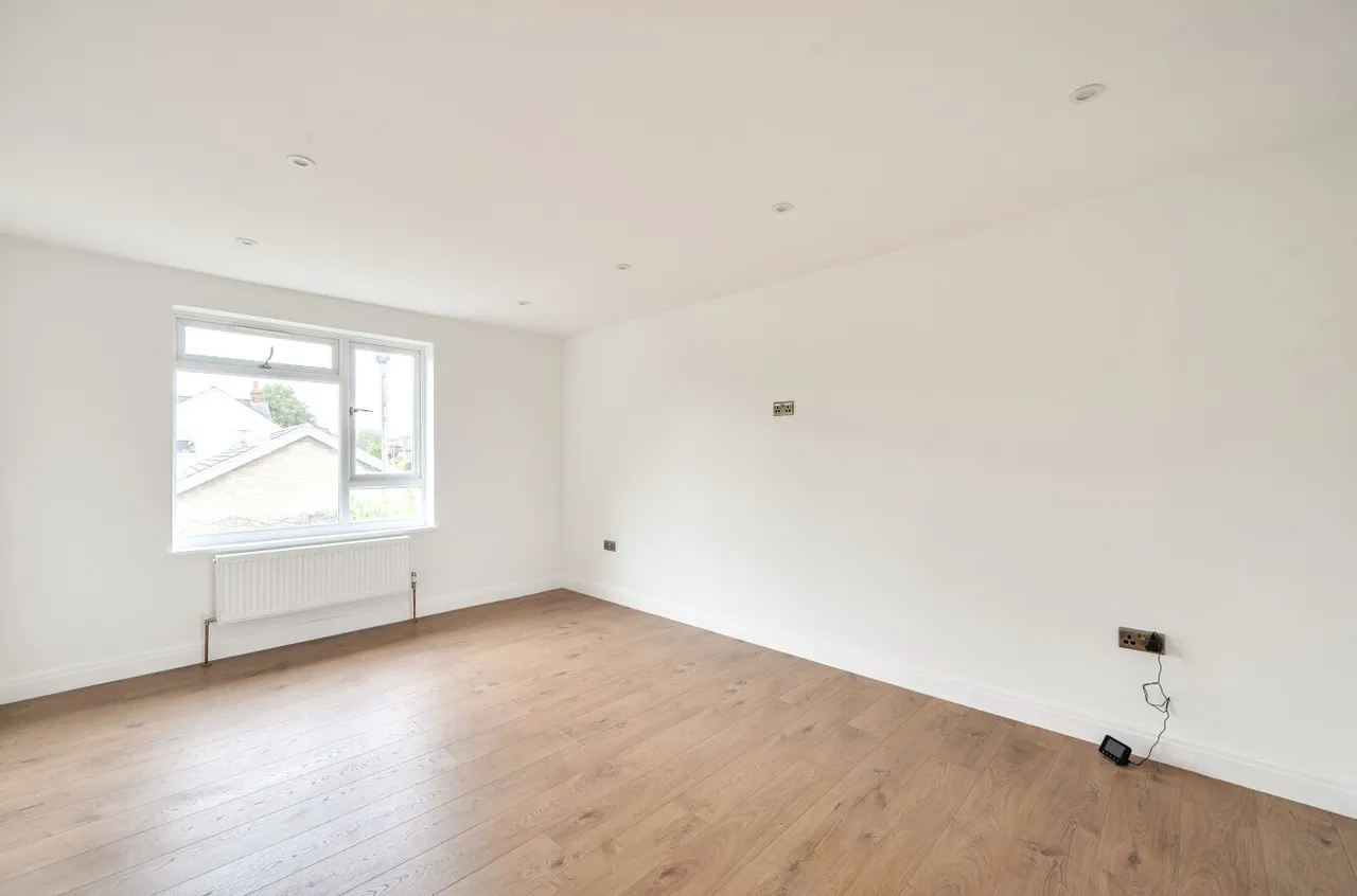 St Johns Drive, Walton On Thames, KT12, photo 7