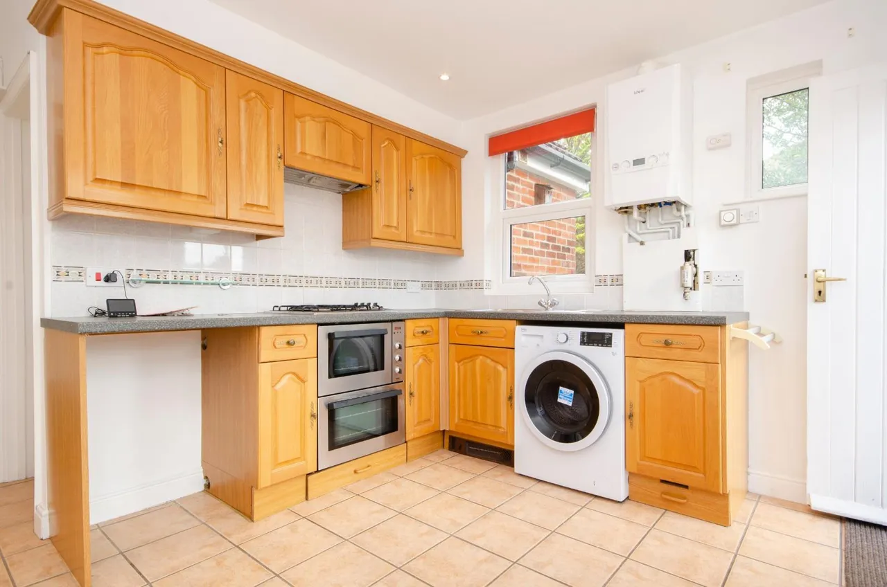 Brookwood Avenue, Eastleigh, SO50, photo 4