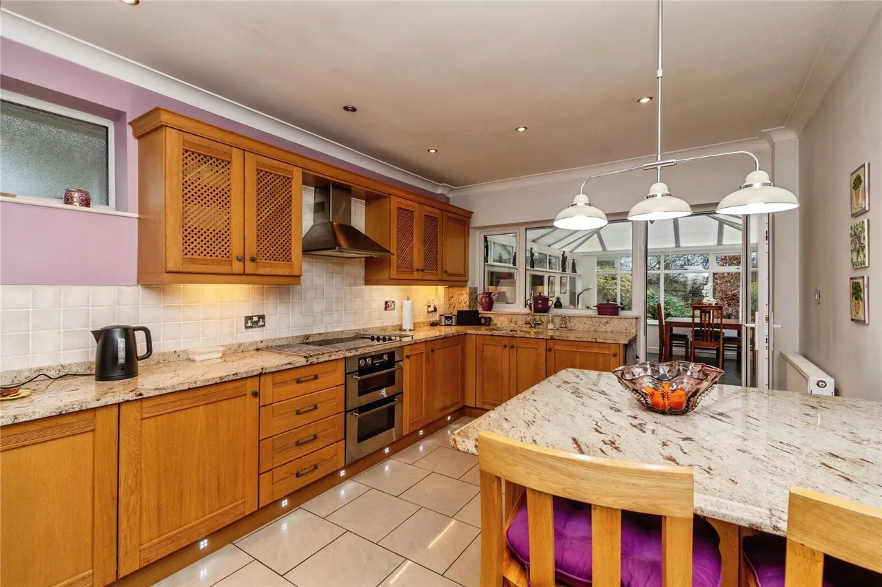Queens Road, Calf Heath, Wolverhampton, Staffordshire, WV10, photo 3