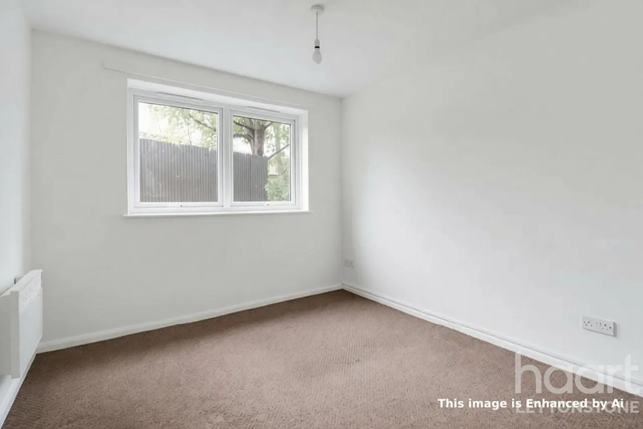 Trinity Close, London, E11, photo 10