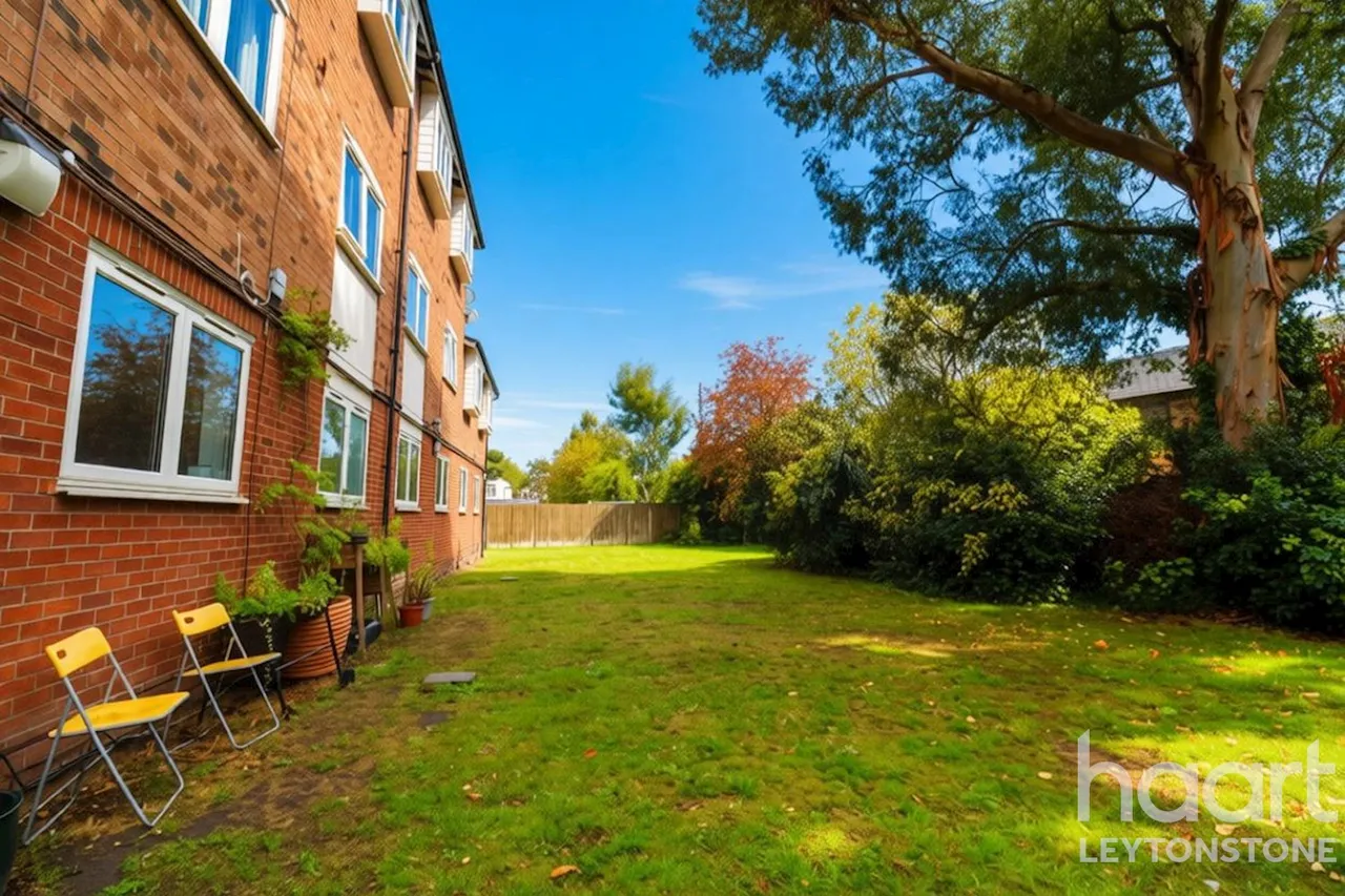 Trinity Close, London, E11, photo 15