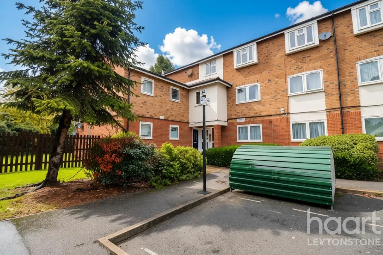 2 bed flat for sale, Trinity Close, London, E11