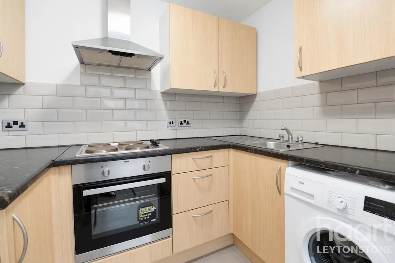 Trinity Close, London, E11, photo 3