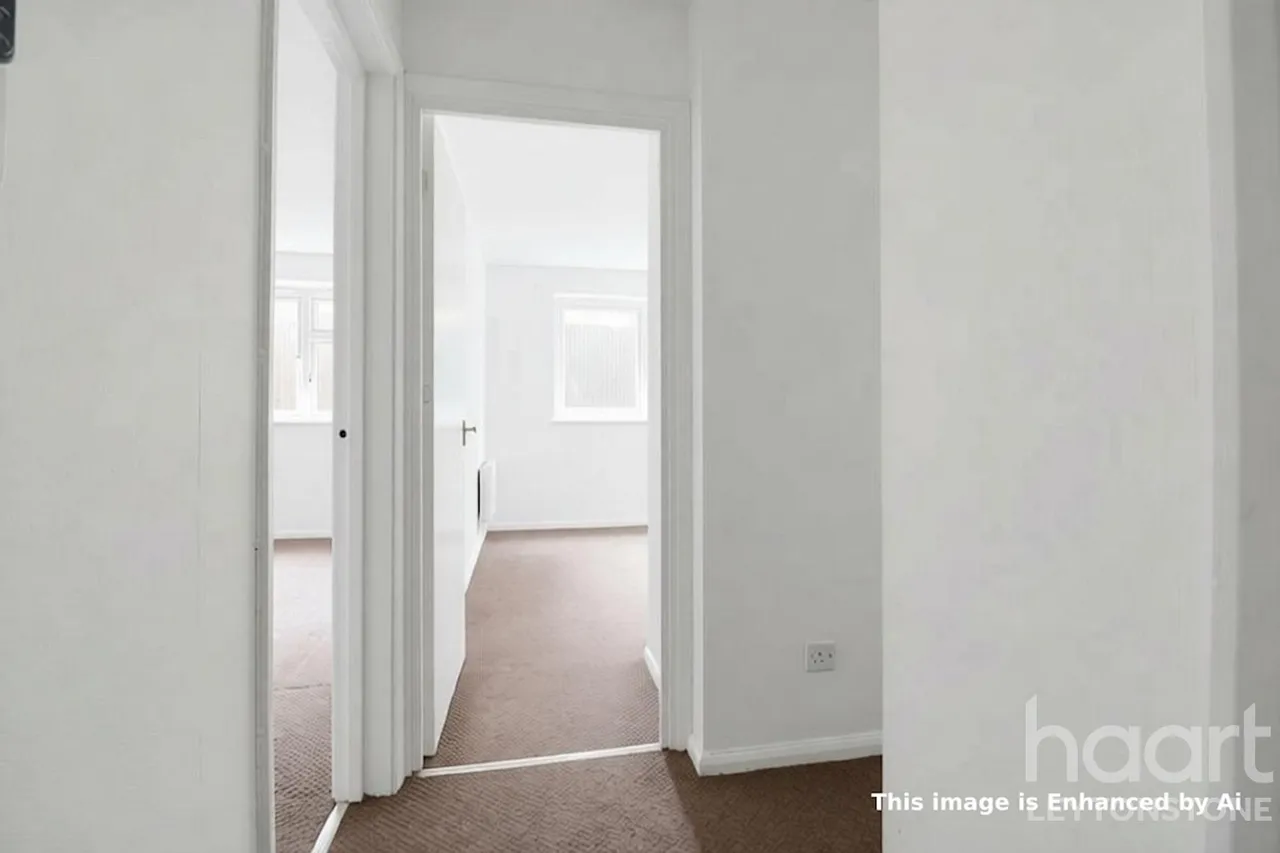 Trinity Close, London, E11, photo 12