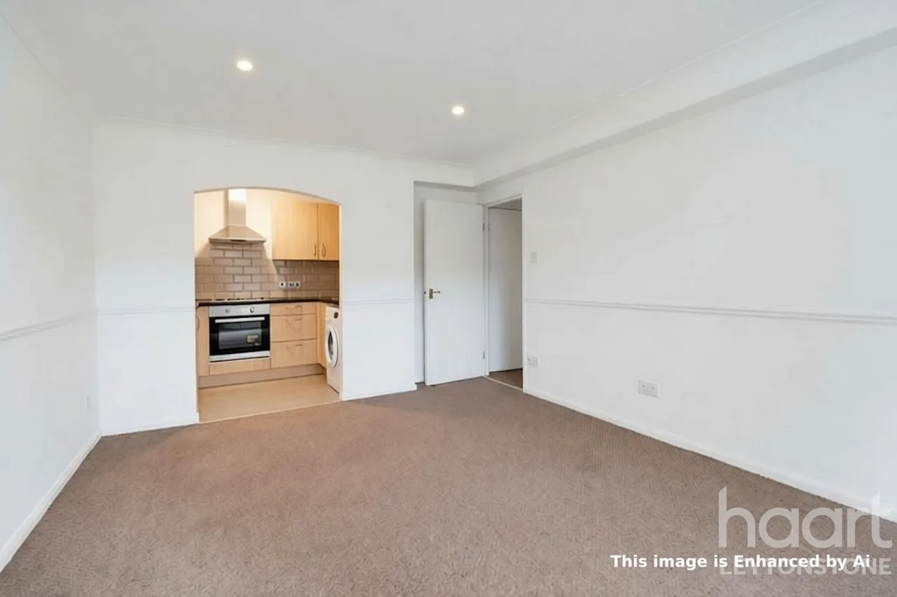 Trinity Close, London, E11, photo 5
