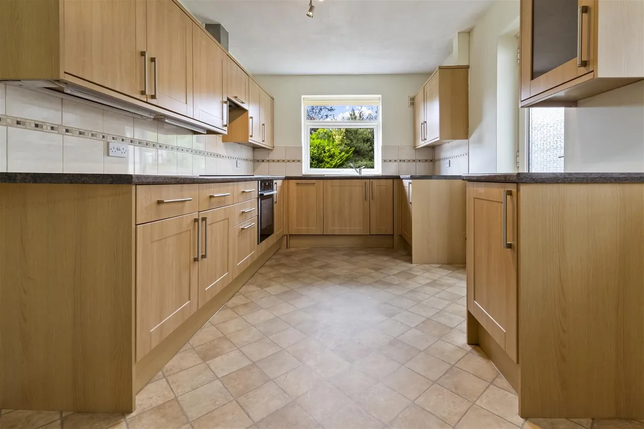 Southsea Avenue, Goring-By-Sea, photo 3
