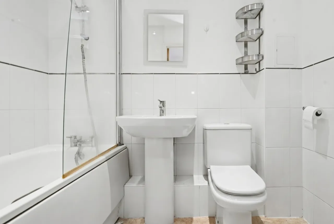 Empress Court, Woodins Way, photo 10
