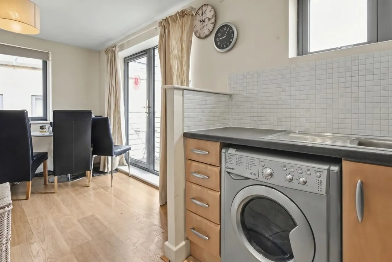 Empress Court, Woodins Way, photo 5