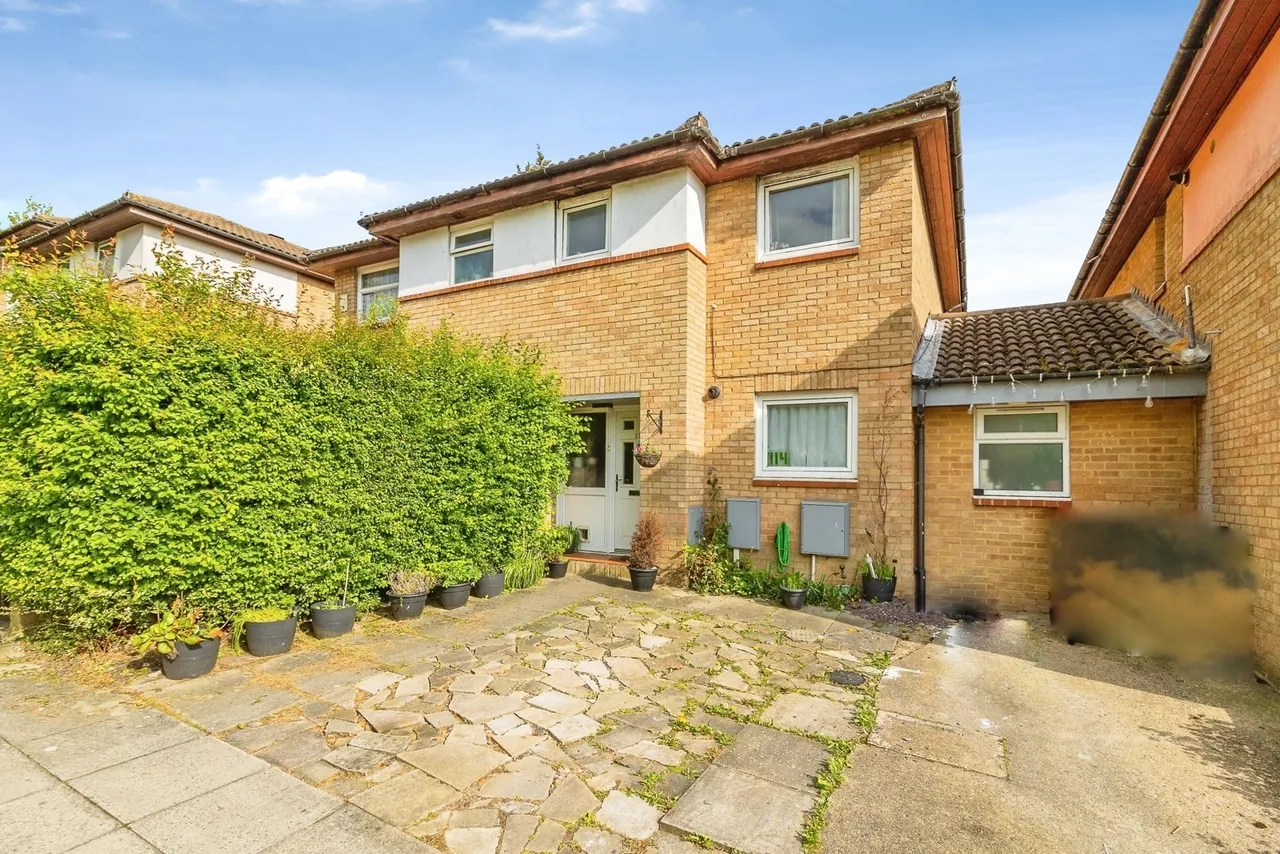 4 bed house for sale — Bradwell Common Boulevard, Bradwell Common, Milton Keynes, Buckinghamshire, MK13