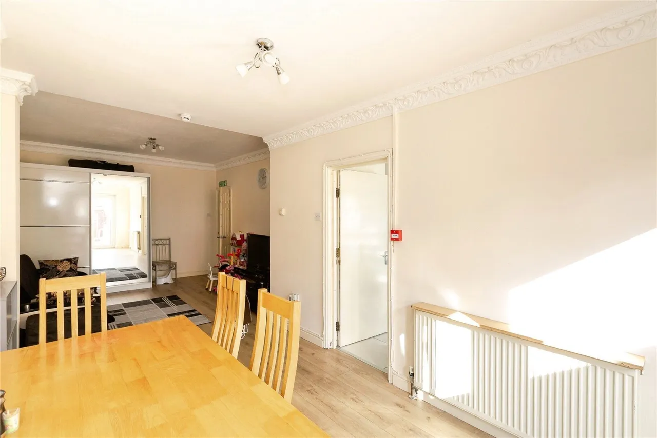 Loxford Lane, Ilford, IG1, photo 5