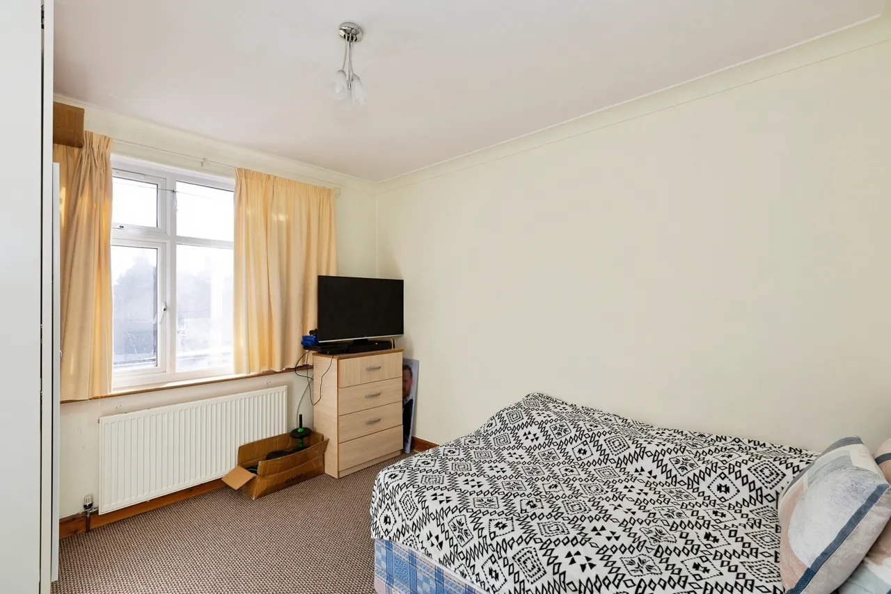 Loxford Lane, Ilford, IG1, photo 14