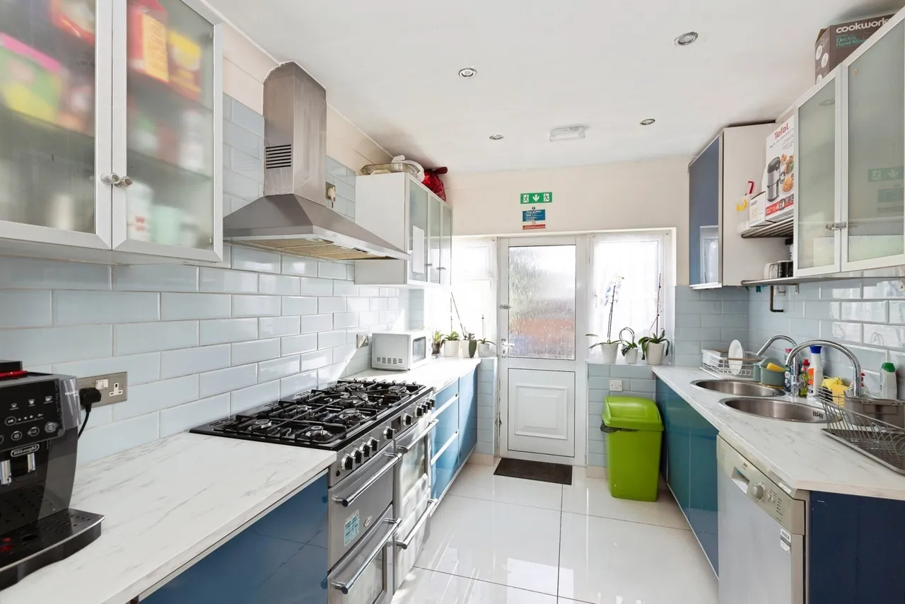 Loxford Lane, Ilford, IG1, photo 6
