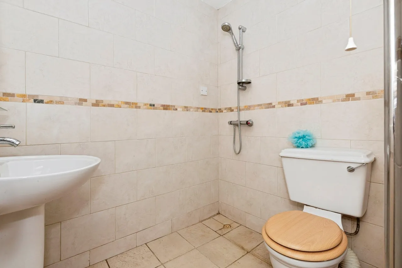 Loxford Lane, Ilford, IG1, photo 21
